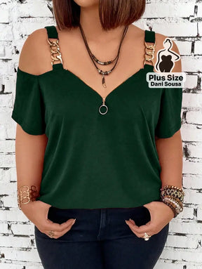 Blusa Ombro Vazado com Detalhe de Corrente Plus Size Blusa Ombro Vazado com Detalhe de Corrente Plus Size