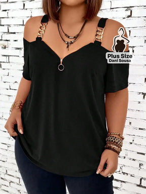 Blusa Ombro Vazado com Detalhe de Corrente Plus Size Blusa Ombro Vazado com Detalhe de Corrente Plus Size