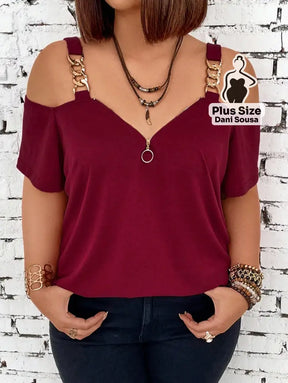 Blusa Ombro Vazado com Detalhe de Corrente Plus Size Blusa Ombro Vazado com Detalhe de Corrente Plus Size