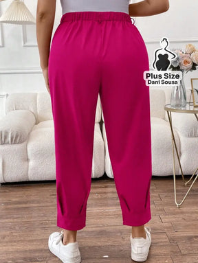 Calça Cintura Alta com Detalhe Moderno Plus Size Calça Cintura Alta com Detalhe Moderno Plus Size