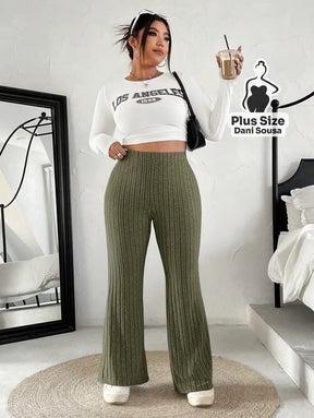 Calça de Malha Canelada Flare Plus Size Calça de Malha Canelada Flare Plus Size