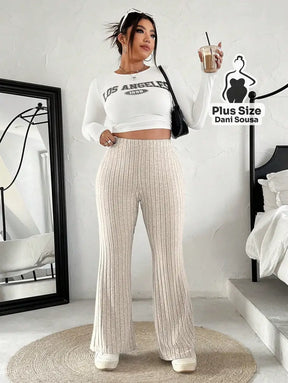 Calça de Malha Canelada Flare Plus Size Calça de Malha Canelada Flare Plus Size