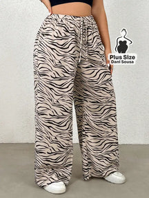 Calça Estampada Animal Print Plus Size Caqui / G Calça Estampada Animal Print Plus Size