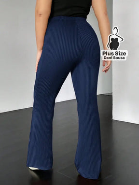 Calça Flare Canelada Confortável Plus Size Calça Flare Canelada Confortável Plus Size