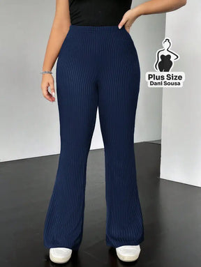 Calça Flare Canelada Confortável Plus Size Calça Flare Canelada Confortável Plus Size