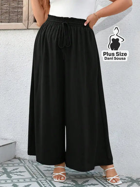 Calça Pantalona Com Bolsos Frontais e Cintura Ajustável Plus Size Calça Pantalona Com Bolsos Frontais e Cintura