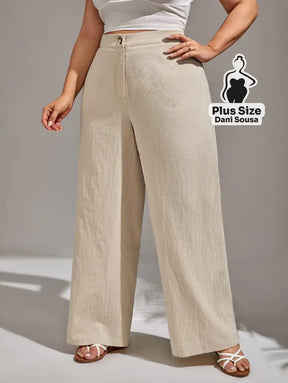 Calça Pantalona de Linho Com Fechamento Frontal Plus Size Calça Pantalona de Linho Com Fechamento Frontal Plus Size
