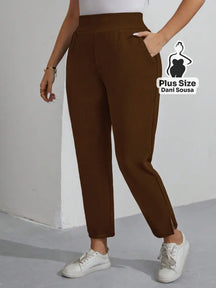 Calça Slim com Cós Alto e Bolsos Plus Size Castanho / G Calça Slim Bege com Cós Alto e Bolsos Plus Size