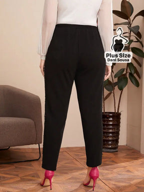Calça Social Com Detalhe de Lantejoulas Nas Laterais Plus Size Calça Social Com Detalhe de Lantejoulas Nas Laterais