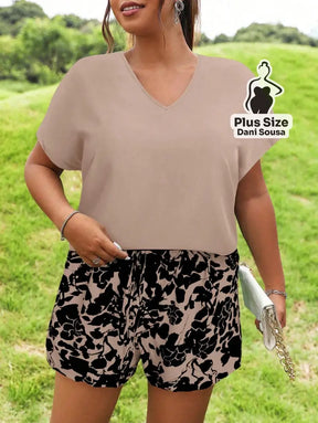 Conjunto Casual De Blusa Solta E Short Estampado Plus Size Conjunto Casual De Blusa Solta E Short Estampado Plus Size