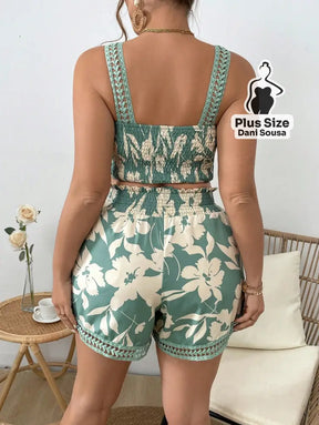 Conjunto Cropped e Shorts Estampado com Detalhes de Renda Plus Size Conjunto Cropped e Shorts Estampado com Detalhes de