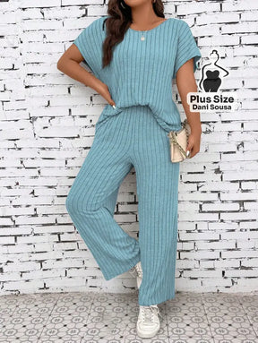 Conjunto de Loungewear Canelado Com Calça e Blusa Solta Plus Size Conjunto de Loungewear Canelado Com Calça e Blusa