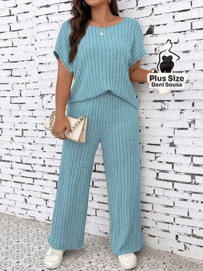 Conjunto de Loungewear Canelado Com Calça e Blusa Solta Plus Size Conjunto de Loungewear Canelado Com Calça e Blusa
