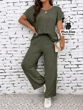 Conjunto de Loungewear Canelado Com Calça e Blusa Solta Plus Size Conjunto de Loungewear Canelado Com Calça e Blusa