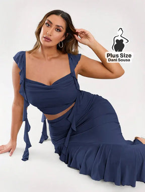 Conjunto Elegante com Detalhes de Babados e Top Cropped Plus Size Conjunto Elegante com Detalhes de Babados e Top