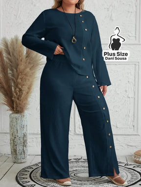 Conjunto Feminino de Blusa e Calça Com Detalhes de Botões Plus Size Conjunto Feminino de Blusa e Calça Com Detalhes de