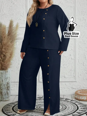 Conjunto Feminino de Blusa e Calça Com Detalhes de Botões Plus Size Conjunto Feminino de Blusa e Calça Com Detalhes de
