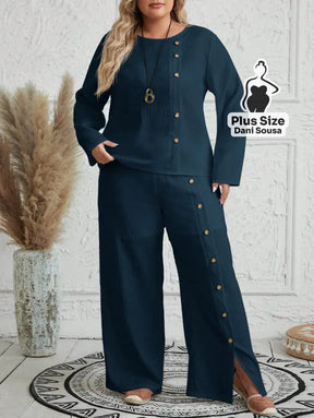 Conjunto Feminino de Blusa e Calça Com Detalhes de Botões Plus Size Azul Empoeirado / G Conjunto Feminino de Blusa e