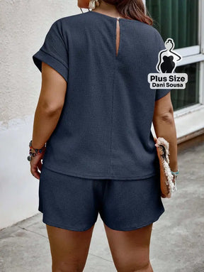 Conjunto Feminino de Verão com Blusa e Shorts Soltos Plus Size Conjunto Feminino de Verão com Blusa e Shorts Soltos