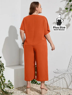 Conjunto Feminino Minimalista com Blusa Solta e Calça Pantacourt Plus Size Conjunto Feminino Minimalista com Blusa