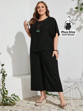 Conjunto Feminino Minimalista com Blusa Solta e Calça Pantacourt Plus Size Conjunto Feminino Minimalista com Blusa