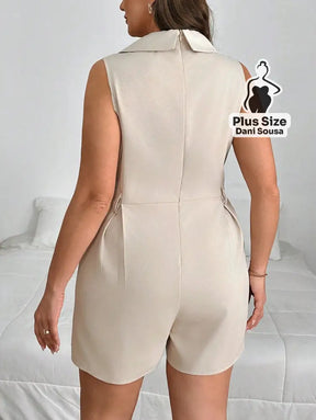 Macacão Alfaiatado com Cinto e Gola Blazer Plus Size Macacão com Decote Cruzado e Cintura Marcada Plus Size