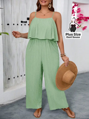 Macacão Com Alças E Detalhe De Babado Plus Size Macacão Com Alças E Detalhe De Babado Plus Size