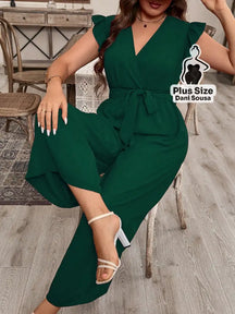 Macacão Com Babados E Cintura Ajustável Plus Size Verde / G Conjunto Cropped e Shorts Estampado com Detalhes de Renda