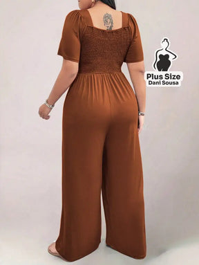 Macacão com Decote Quadrado e Bolsos Plus Size Macacão Azul Marinho com Decote Quadrado e Bolsos Plus Size