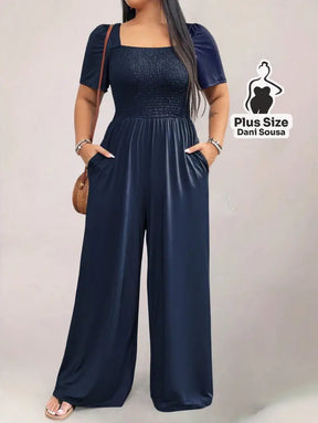 Macacão com Decote Quadrado e Bolsos Plus Size Azul Marinho / G Macacão Azul Marinho com Decote Quadrado e Bolsos Plus