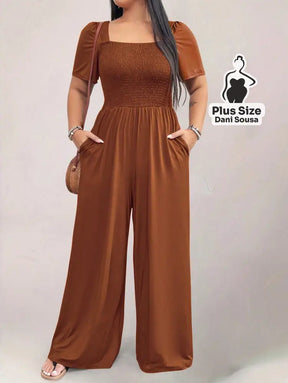 Macacão com Decote Quadrado e Bolsos Plus Size Marrom / G Macacão Azul Marinho com Decote Quadrado e Bolsos Plus Size