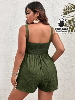 Macacão Curto Com Amarração Plus Size Macacão Curto Com Amarração Plus Size