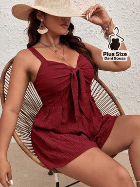 Macacão Curto Com Amarração Plus Size Vinho / G Macacão Curto Com Amarração Plus Size
