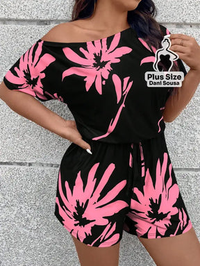 Macacão Estampado com Ombro Caído e Cintura Ajustável Plus Size Macacão Estampado com Ombro Caído e Cintura Ajustável