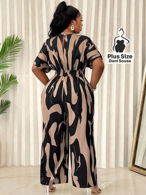 Macacão Estampado Elegante Com Cintura Marcada Plus Size Macacão Estampado Elegante Com Cintura Marcada Plus Size