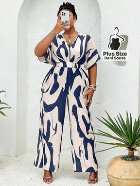 Macacão Estampado Elegante Com Cintura Marcada Plus Size Macacão Estampado Elegante Com Cintura Marcada Plus Size