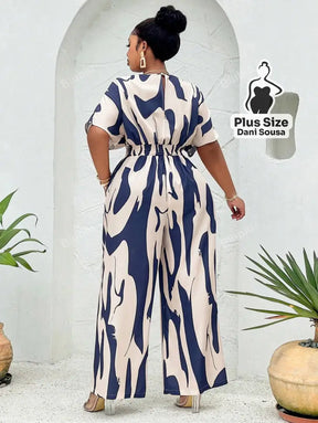 Macacão Estampado Elegante Com Cintura Marcada Plus Size Macacão Estampado Elegante Com Cintura Marcada Plus Size