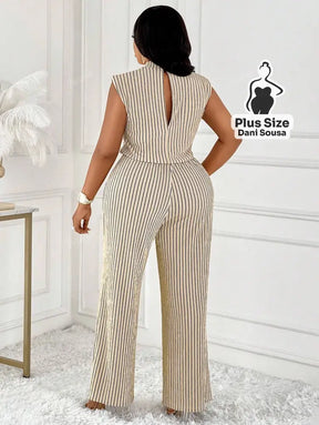 Macacão Listrado De Gola Alta Plus Size Macacão Listrado De Gola Alta Plus Size