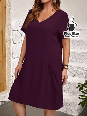 Vestido Básico com Bolsos e Decote V em Cores Variadas Plus Size Vestido Básico com Bolsos e Decote V em Cores Variadas