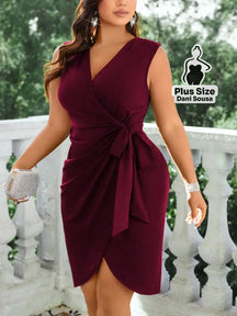 Vestido Curto Transpassado com Laço na Cintura Plus Size Vinho / G Vestido Curto Justo Canelado Plus Size