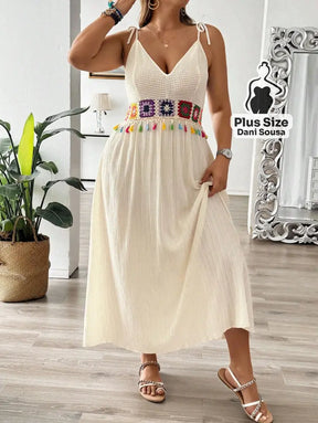 Vestido Longo Boho com Detalhes Coloridos em Crochê Plus Size Conjunto Cropped e Shorts Estampado com Detalhes de Renda
