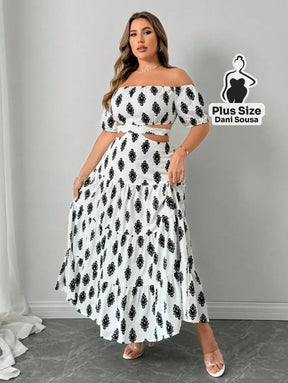 Vestido Longo Ombro a Ombro com Recortes e Estampa Elegante Plus Size Conjunto Cropped e Shorts Estampado com Detalhes