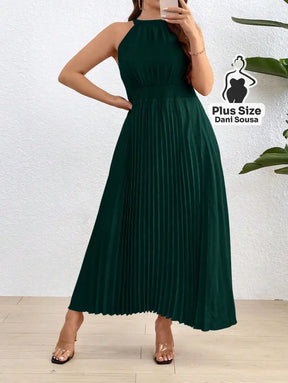 Vestido Longo Plissado com Gola Alta Plus Size Conjunto Cropped e Shorts Estampado com Detalhes de Renda Plus Size