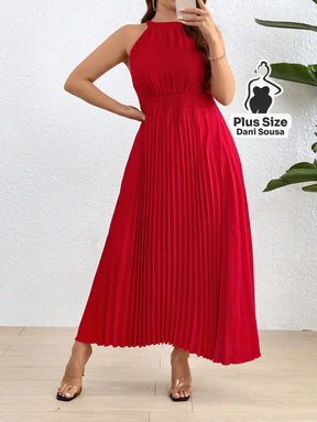 Vestido Longo Plissado com Gola Alta Plus Size Conjunto Cropped e Shorts Estampado com Detalhes de Renda Plus Size