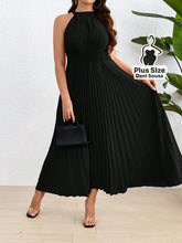 Vestido Longo Plissado com Gola Alta Plus Size Preto / G Conjunto Cropped e Shorts Estampado com Detalhes de Renda Plus