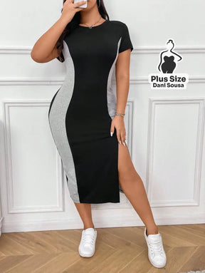 Vestido Midi Bicolor com Fenda Lateral e Mangas Curtas Plus Size Vestido Midi Bicolor com Fenda Lateral e Mangas Curtas